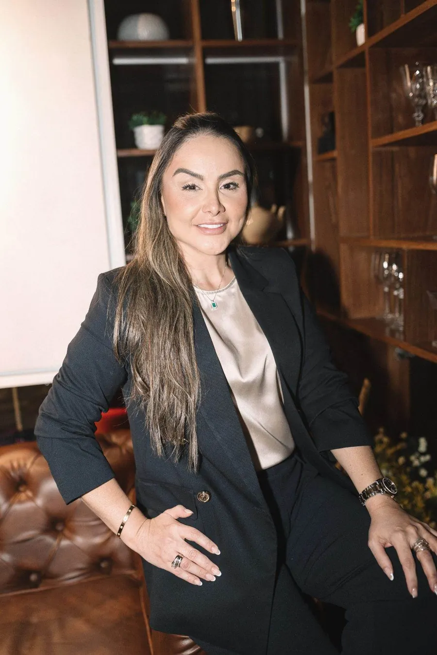 Liliana Céspedes, wedding planner en Villavicencio, durante una asesoría de boda